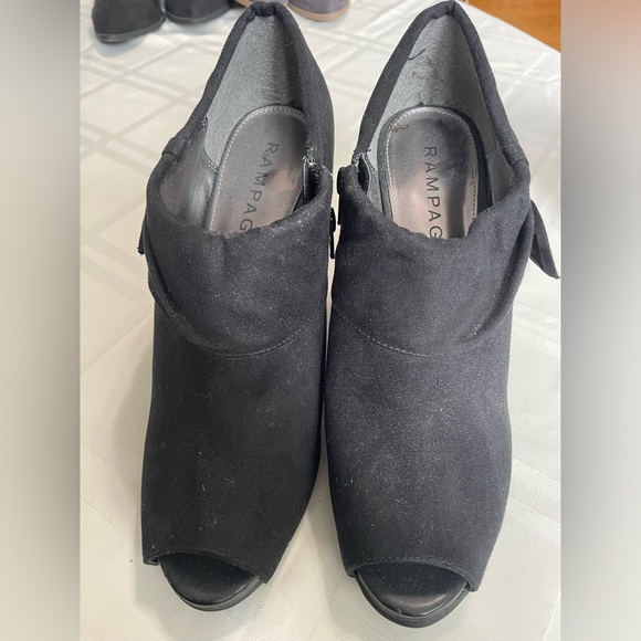 Black suede heels with bow - Picture 3 of 3